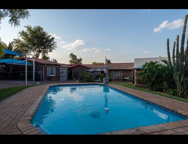 5 BEDROOM FREEHOLD SOLD IN ELANDSPARK